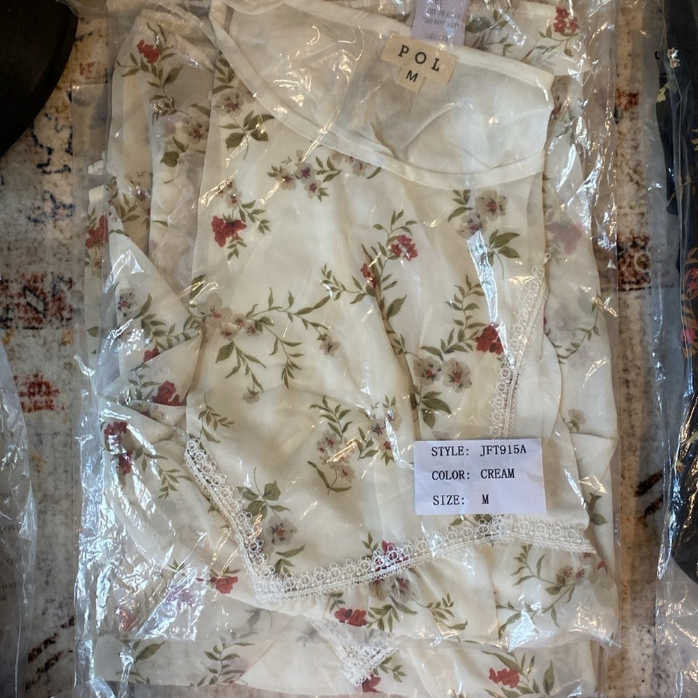 POL Plus One Spring flloral babydoll woven sheer layered top - Picture 9 of 9